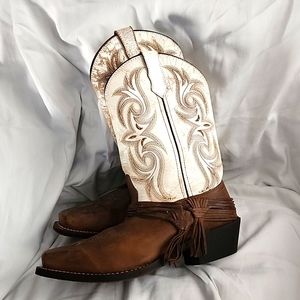 Womens cowboy boots, size 9